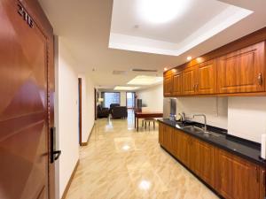 Dapur atau dapur kecil di Guangzhou Zhicheng Leader Tour International Apartment-The Legend Building-FREE SHUTTLE BUS FOR CANTON FAIR-1mins to Line5 STN