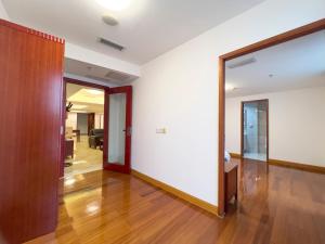 Gambar di galeri bagi Guangzhou Zhicheng Leader Tour International Apartment-The Legend Building-FREE SHUTTLE BUS FOR CANTON FAIR-1mins to Line5 STN di Guangzhou