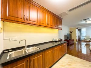 Dapur atau dapur kecil di Guangzhou Zhicheng Leader Tour International Apartment-The Legend Building-FREE SHUTTLE BUS FOR CANTON FAIR-1mins to Line5 STN