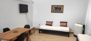a room with a bed and a table and a desk at F2 duplex plages et promenades in Annaba