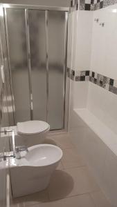 A bathroom at Nonna Ia B&B
