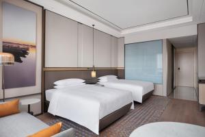 Letto o letti in una camera di Sheraton Shanghai Fengxian