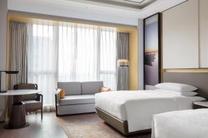 Letto o letti in una camera di Sheraton Shanghai Fengxian