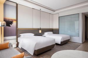 Letto o letti in una camera di Sheraton Shanghai Fengxian