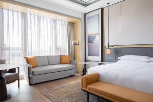Letto o letti in una camera di Sheraton Shanghai Fengxian