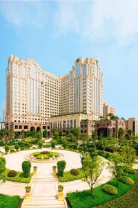 a large building with a park in front of it at Sheraton Shantou Hotel in Shantou