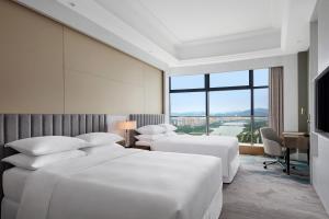 Postel nebo postele na pokoji v ubytování Sheraton Shaoxing Shangyu
