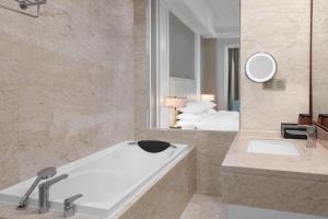Koupelna v ubytování Sheraton Shaoxing Shangyu