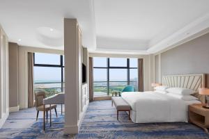 Postel nebo postele na pokoji v ubytování Sheraton Shaoxing Shangyu