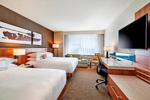 TV a/nebo společenská místnost v ubytování Delta Hotels by Marriott Dartmouth