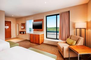TV a/nebo společenská místnost v ubytování Delta Hotels by Marriott Dartmouth