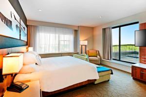 TV a/nebo společenská místnost v ubytování Delta Hotels by Marriott Dartmouth
