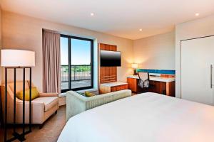 Postel nebo postele na pokoji v ubytování Delta Hotels by Marriott Dartmouth