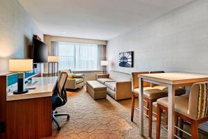 TV a/nebo společenská místnost v ubytování Delta Hotels by Marriott Dartmouth