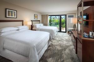 Postel nebo postele na pokoji v ubytování Sheraton Kauai Resort