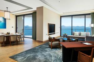 a living room with a view of the water at Le Méridien Xiaojing Bay in Huizhou