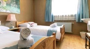 Rúm í herbergi á Hotel l'escale