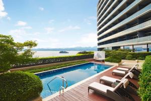 Bazén v ubytování Sheraton Qiandao Lake Resort nebo v jeho okolí