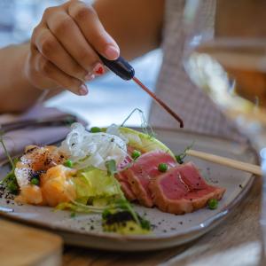 リゾートの敷地内または近くでの食事または食べ物