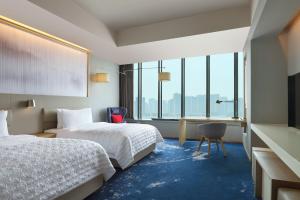 Postel nebo postele na pokoji v ubytování Le Meridien Hangzhou, Binjiang
