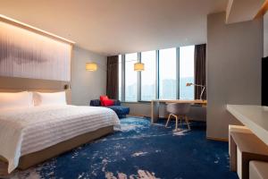 Postel nebo postele na pokoji v ubytování Le Meridien Hangzhou, Binjiang