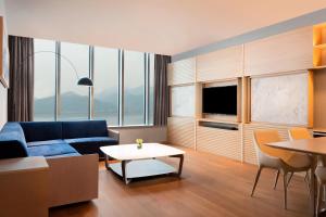 TV a/nebo společenská místnost v ubytování Le Meridien Hangzhou, Binjiang