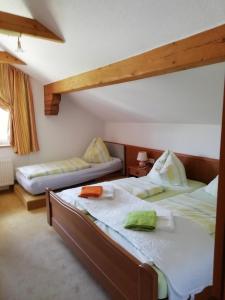 a bedroom with two beds and a window at Pension Strauss in Sankt Lorenzen ob Murau