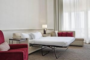 Posezení v ubytování Delta Hotels by Marriott Edmonton South Conference Centre