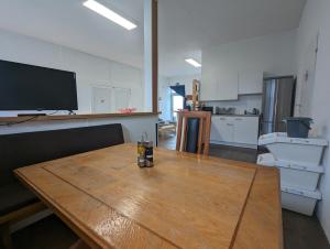 Televiisor ja/või meelelahutuskeskus majutusasutuses Spacious apartment in Asten perfect for long stays