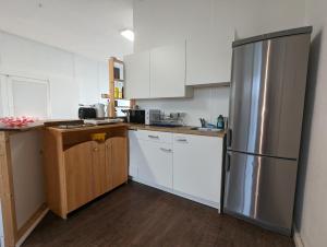 Köök või kööginurk majutusasutuses Spacious apartment in Asten perfect for long stays