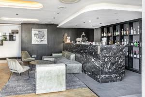 a bar with a marble counter and chairs in a room at Stylish City Living in Cape Town