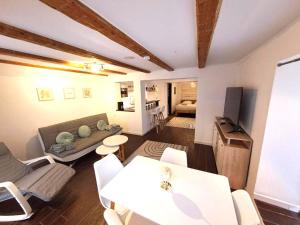 a living room with a couch and a table at Altstadt Apartment Kempten in Kempten