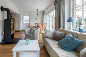 a living room with a couch and a table at AHOl Ferienhaus in Redewisch +63 photos