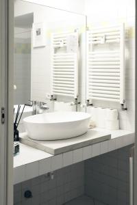 A bathroom at ComeCasa Grazioso Loft in Crocetta near Mangiagalli