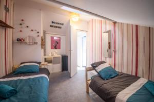 a bedroom with two beds in a room with a window at La Champtocette de la Loire in Champtoceaux