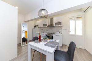 Kuchyňa alebo kuchynka v ubytovaní Family apartments Zadar - Ryanair's September