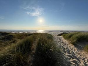 a path through the sand at the beach at Maison Touquet pour 4 personnes in Le Touquet-Paris-Plage