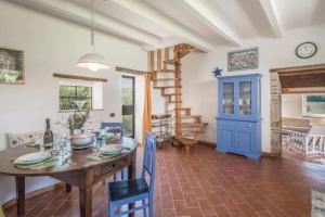 Cucina o angolo cottura di Villa La Lucertola - Private Pool & AC In Umbrian Village