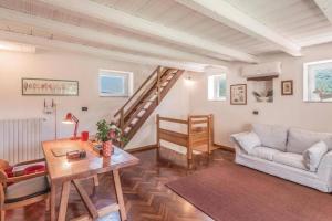 Area soggiorno di Villa La Lucertola - Private Pool & AC In Umbrian Village