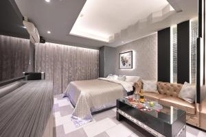 Ruang duduk di Hotel Pasadena 食べ放題飲み放題 - Couple Hotel