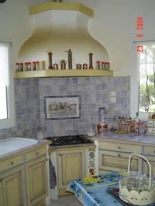 Kuchyň nebo kuchyňský kout v ubytování Chambre à louer dans villa St Clair-V-vue étang Thau