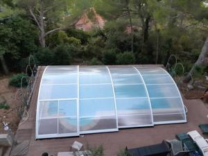 Bazén v ubytování Chambre à louer dans villa St Clair-V-vue étang Thau nebo v jeho okolí