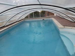 Bazén v ubytování Chambre à louer dans villa St Clair-V-vue étang Thau nebo v jeho okolí