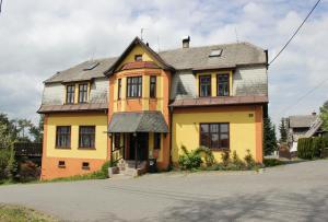 Budova, kde se vila nachází
