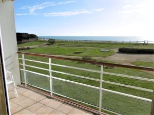 a balcony with a view of the ocean at Appartement 4 pièces 6 personnes Vue imprenable sur l'océan - STERENN in Sarzeau