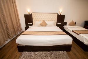 Кровать или кровати в номере Tiara Regency Gangtok