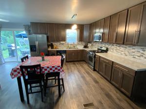 A kitchen or kitchenette at Red Brick Country Inn