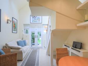 TV in/ali zabaviščno središče v nastanitvi Acorn Lodge Windsor
