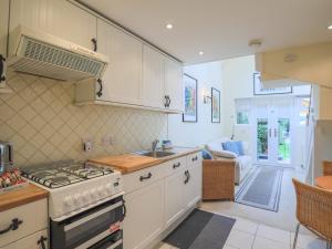 Acorn Lodge Windsor廚房或簡易廚房