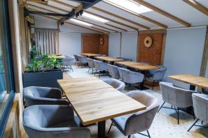 a row of tables and chairs in a room at The River Chalet in Sibiel